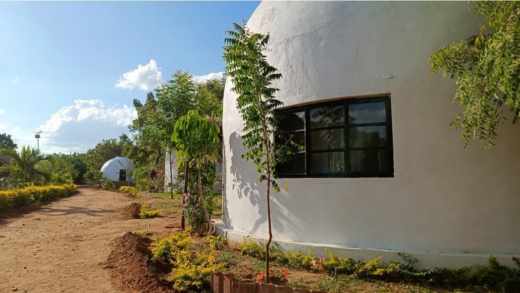 Left view of the dome accommodation